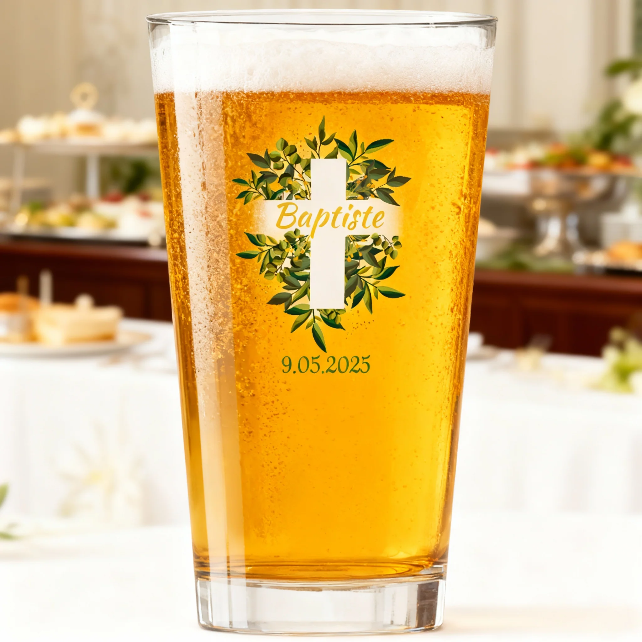 Verre à bière personnalisé Pinte en verre - Baptême Croix & Feuilles - Image 2